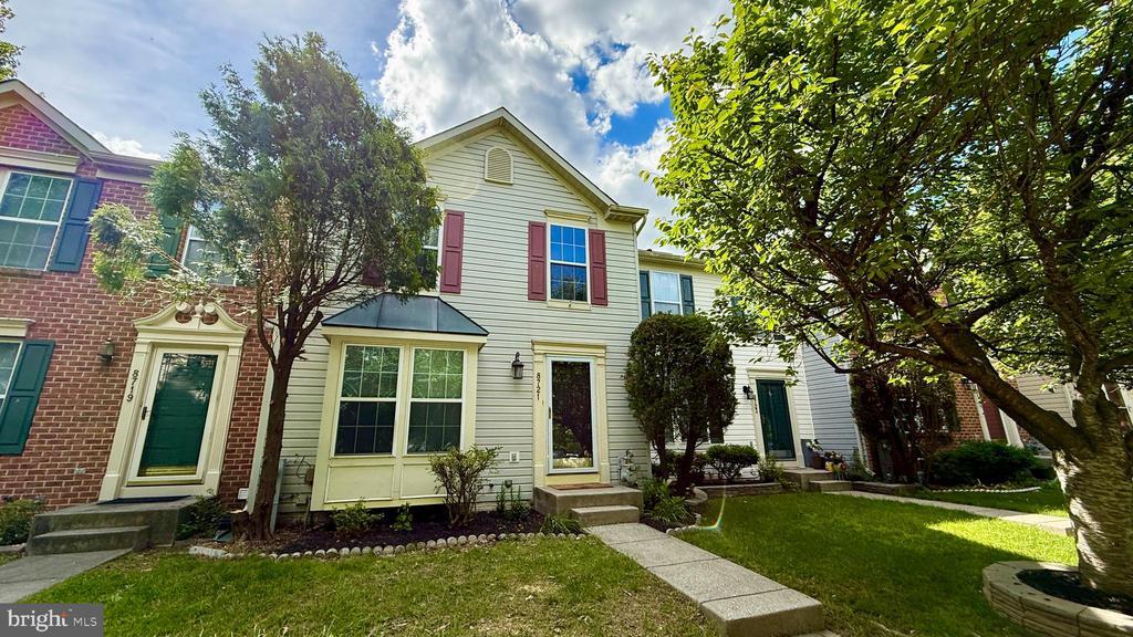 Foto principal - 8721 Rochelle Dr