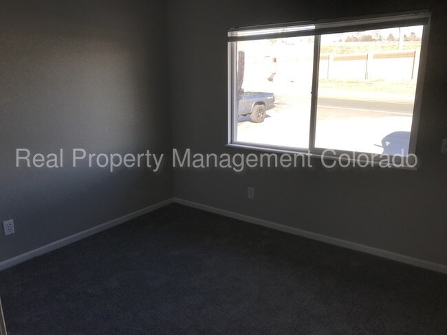 Building Photo - Stunning duplex in Westminster!