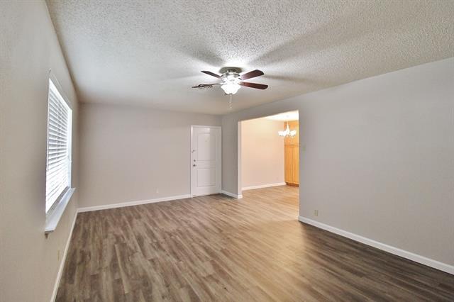 Building Photo - 405 E Lavender Ln