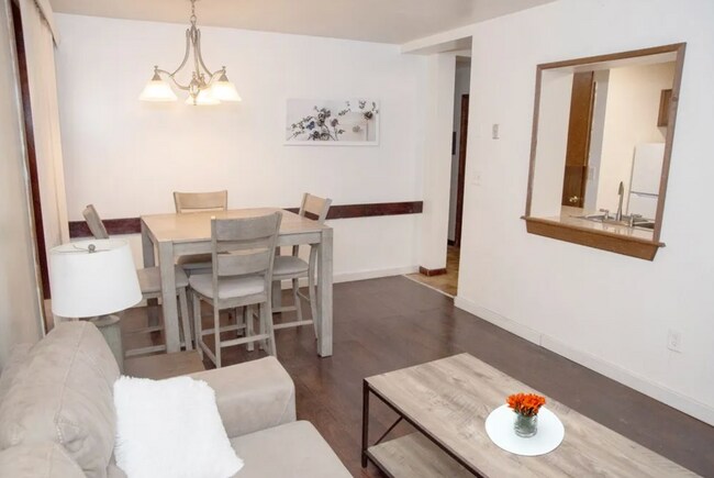 Building Photo - 227 Linden Ave