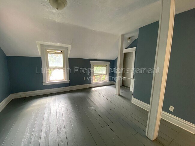 Foto del edificio - 1020 W Kalamazoo Ave