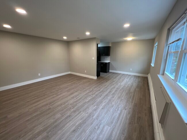 Living room - 5716 Weymouth St