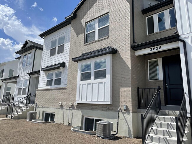 Building Photo - 3628 W Canyon Falls Dr