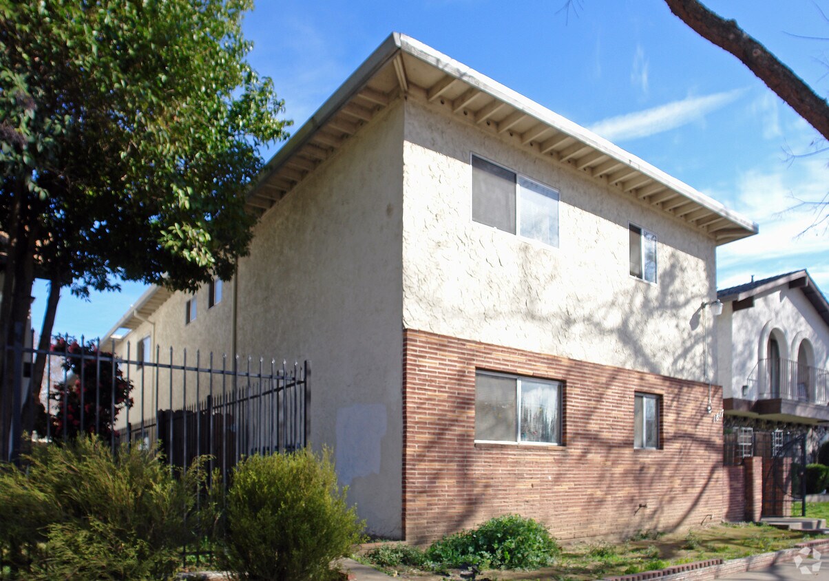 Building Photo - 1817 W St