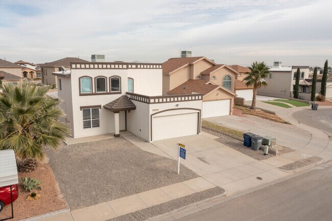Building Photo - Beautiful House 4 bed/2 baths in Northeast...