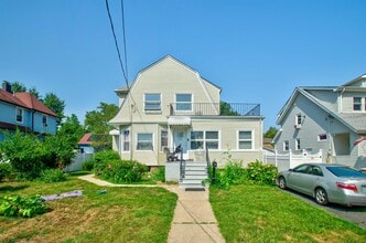 Building Photo - 470 Teaneck Rd