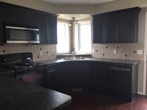 Building Photo - 33 Willow Ln