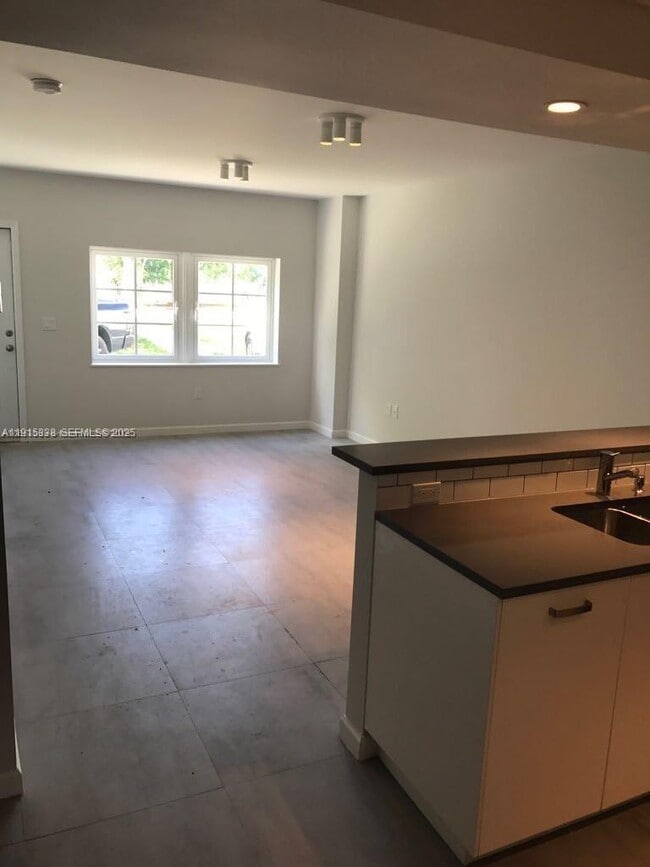 Foto del edificio - 3069 SW 7th St