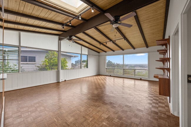 Building Photo - 1608 Makamua St