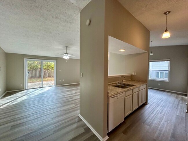 Foto del edificio - 3 BEDROOM 2 BATHROOM RANCH STYLE HOME IN PIKE!