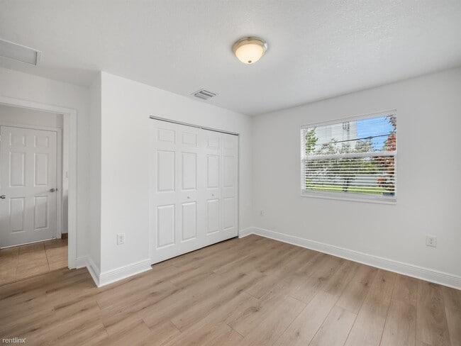 Building Photo - 4 br, 2.5 bath House - 161 NE 35th Ct