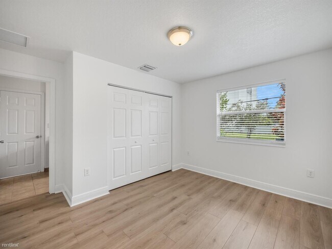 Foto del edificio - 4 br, 2.5 bath House - 161 NE 35th Ct