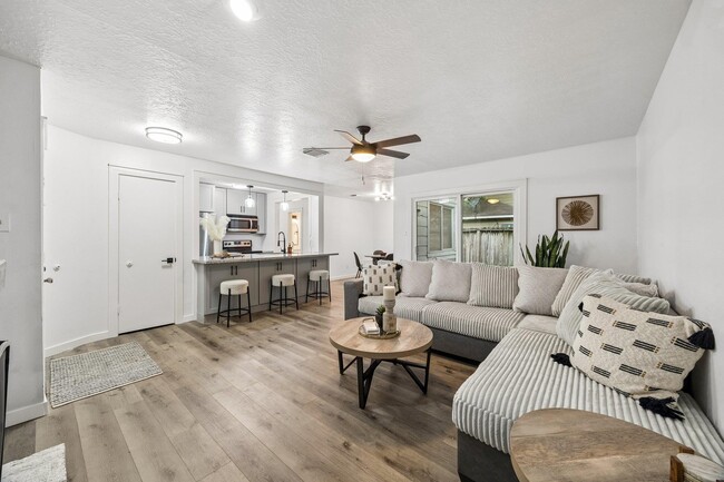 Foto del edificio - 10826 Lynbrook Dr