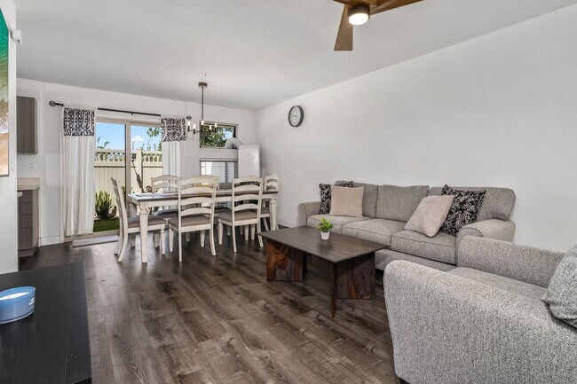 Foto del edificio - Furnished Townhome with Garage, 3 bedroom/2.5 Bathroom at Kamalani Flats