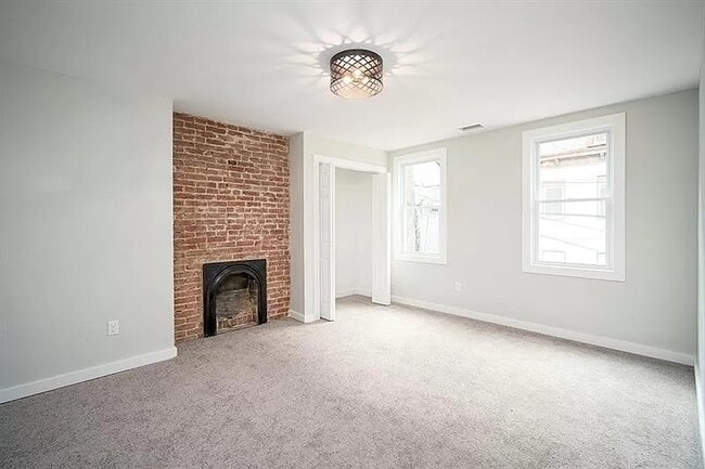Building Photo - 1124 Voskamp St