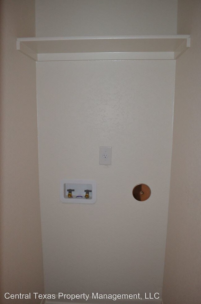 Building Photo - 402 Bonnie Dr