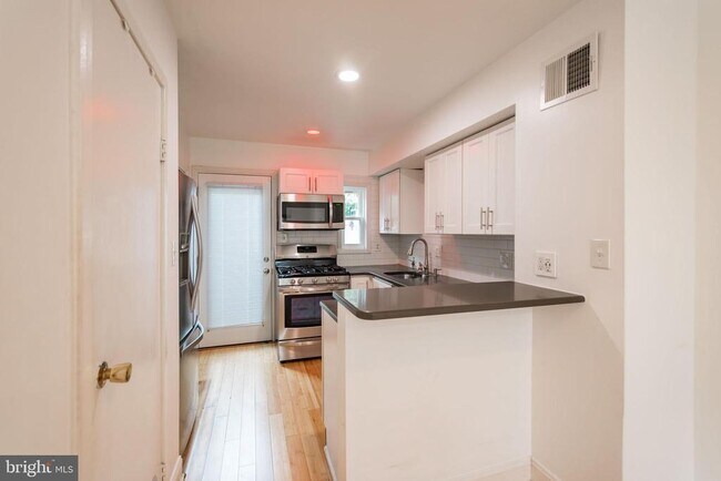 Foto del edificio - 2107 Clymer St