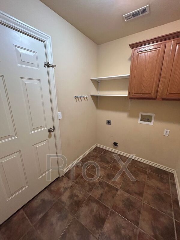 Building Photo - 204 Camden Dr