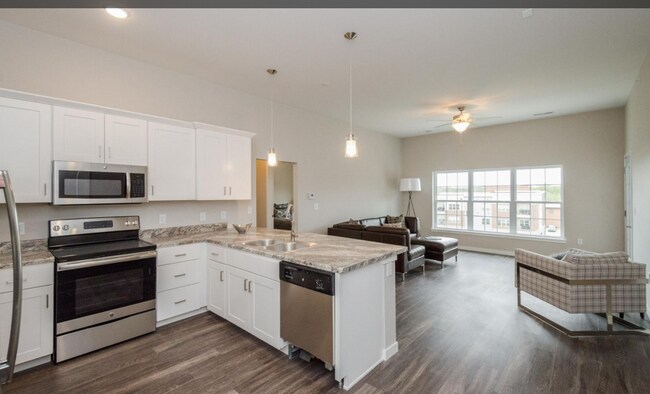 Building Photo - 345 Clark Dr