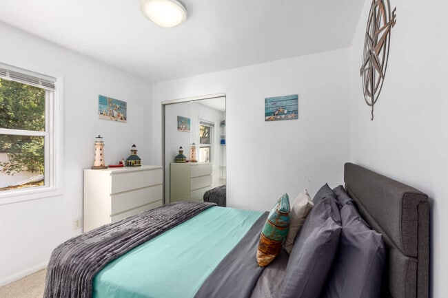 Foto del edificio - 8685 Je-NE-Be Dr NE