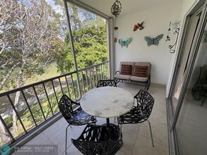 Building Photo - 1055 Country Club Dr