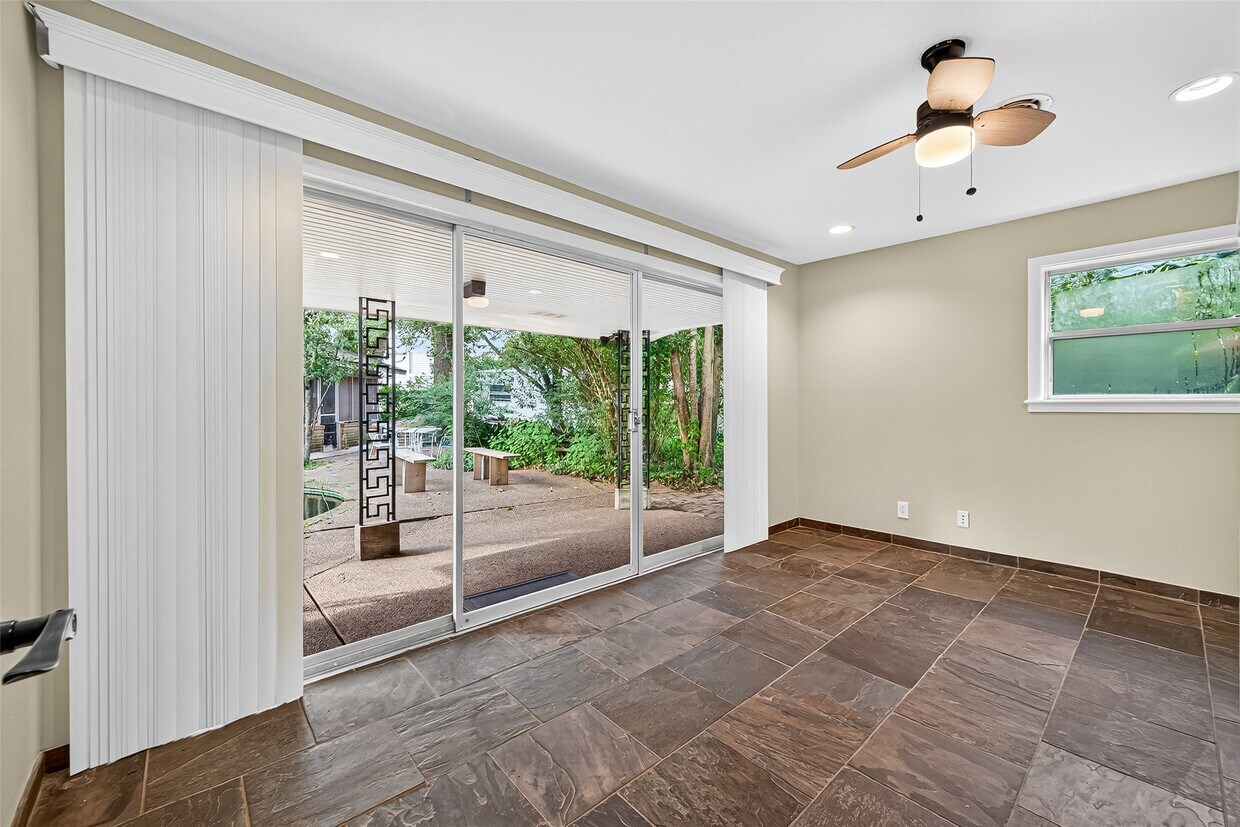 Foto del edificio - 4628 Roseneath Dr