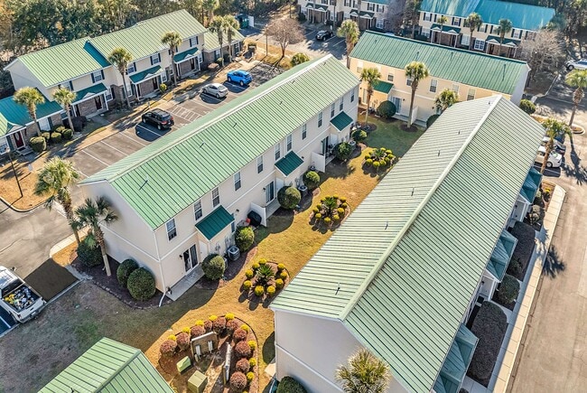 Building Photo - 2 bed, 2.5 bath pet friendly apartment for...