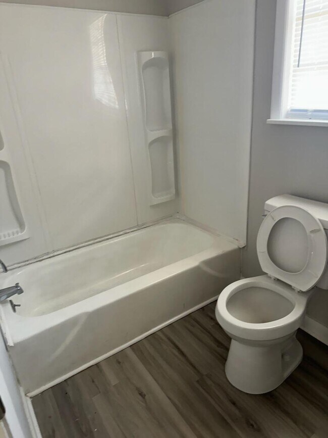 Foto del edificio - 208 Cloverleaf Dr