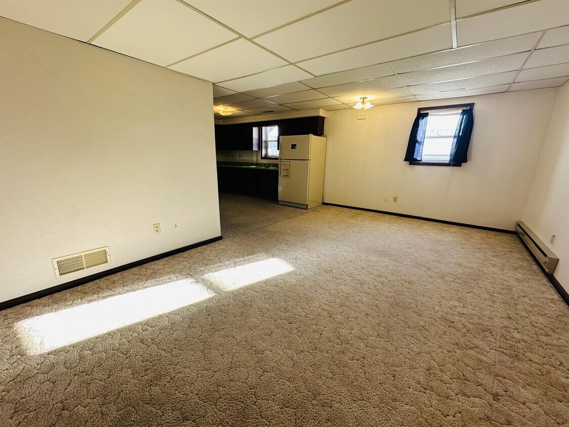 833 S Merton St Unit 3, Aberdeen, SD 57401 Room for Rent in Aberdeen