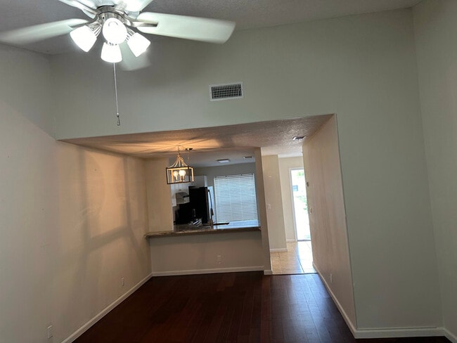Building Photo - 2/2 Townhome available in Jupiter!