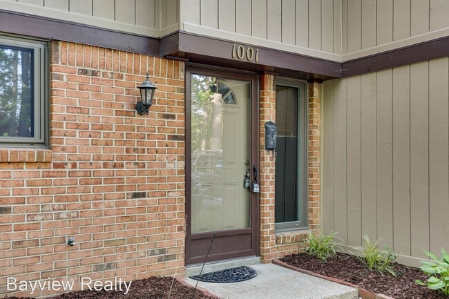 Building Photo - 3 br, 2.5 bath House - 1001 Willow Green