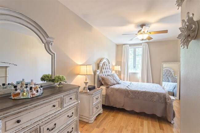 Foto del edificio - 75 Liberty Ave