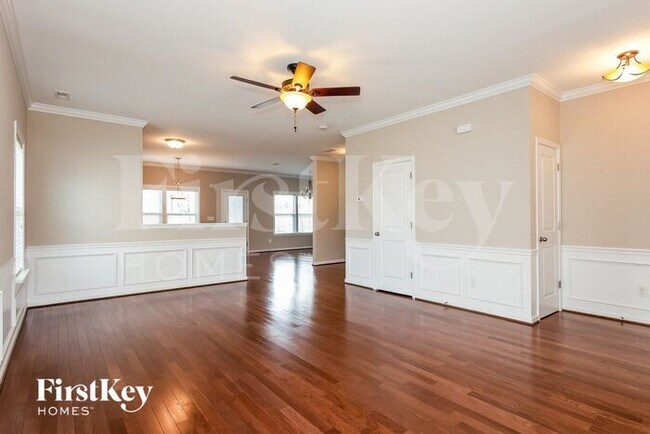 Foto del edificio - 129 Collenton Ln
