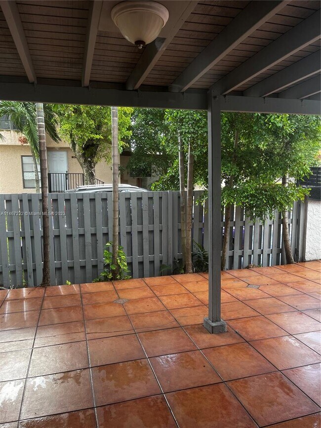 Foto del edificio - 10564 NW 8th Ln