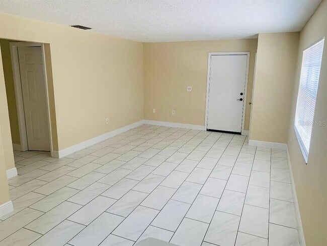 Building Photo - 2480 Chestnut Woods Dr