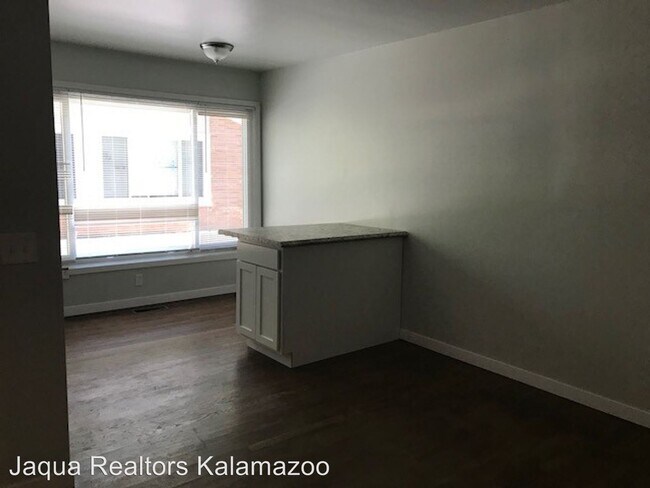 Foto del edificio - 5136 Lovers Ln