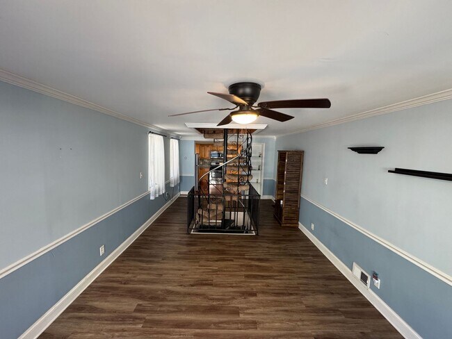 Foto del edificio - Luxurious 3-Bedroom Townhome with Finished...