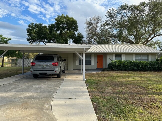 Foto del edificio - 4864 NW 27th St