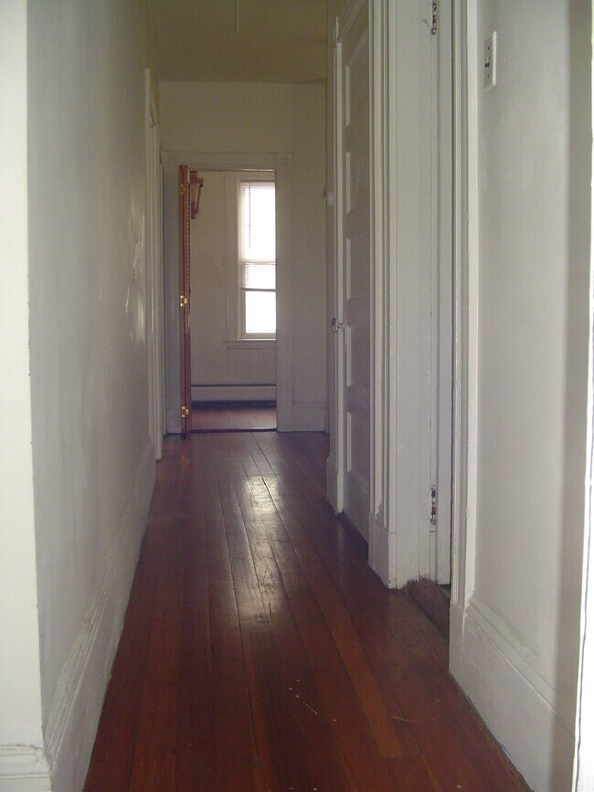 Building Photo - 81 Bellingham St