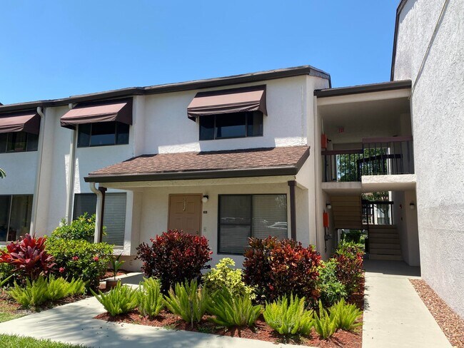 Building Photo - 5040 Rose Hill Dr