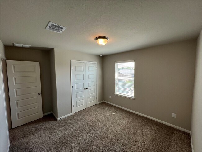 Foto del edificio - 5635 Giving Grace Wy