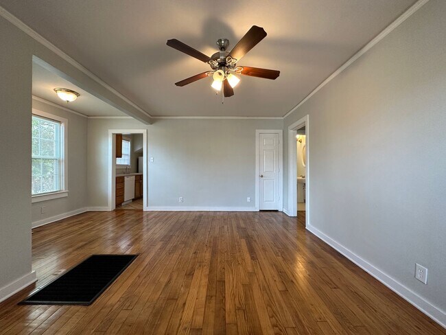 Foto del edificio - 4024 MacArthur Dr