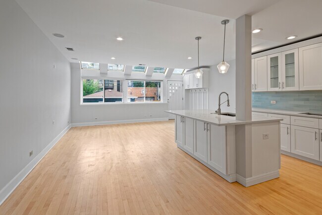 Foto del edificio - 1446 W Diversey Pky