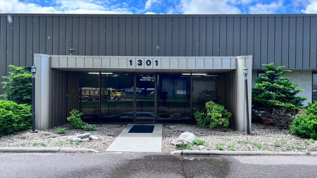 Building Photo - 1301 Cliff Rd E