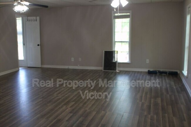 Foto del edificio - 635 Cogswell Ave