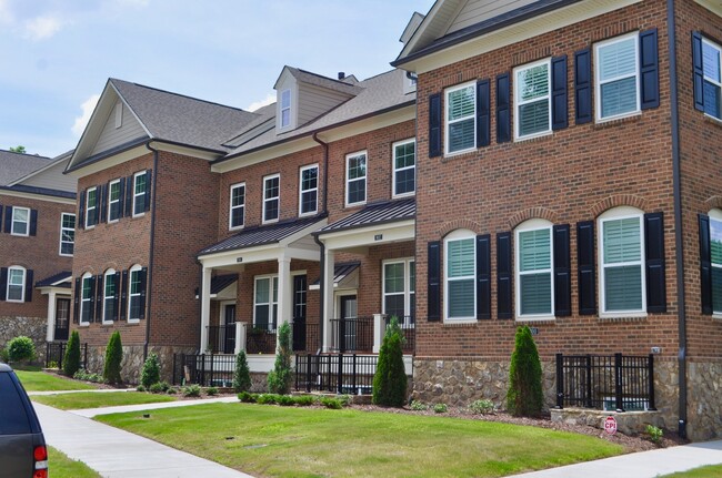 Foto del edificio - 4 Bedroom | 3.5 Bath Townhouse in Raleigh