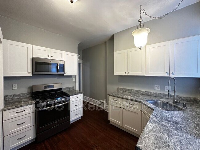 Building Photo - 305 E Whittier St