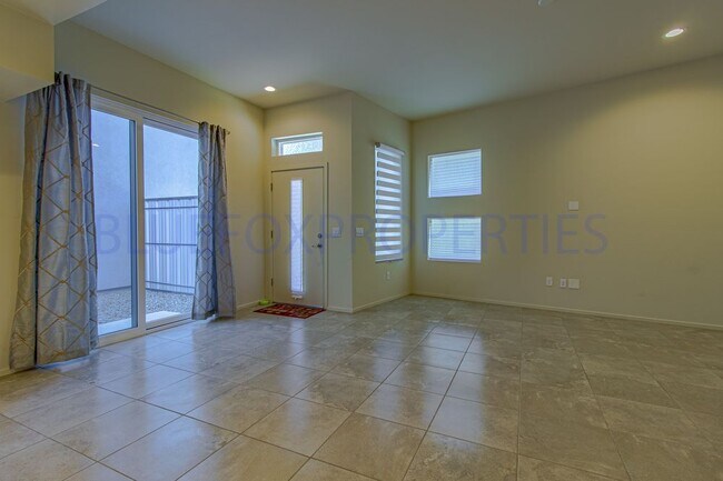 Building Photo - Modern 2-story home, Central!