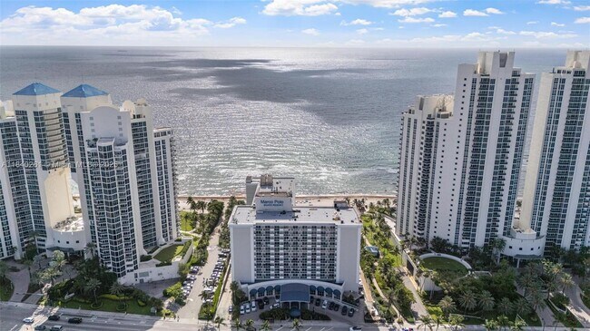 Foto del edificio - 19201 Collins Ave