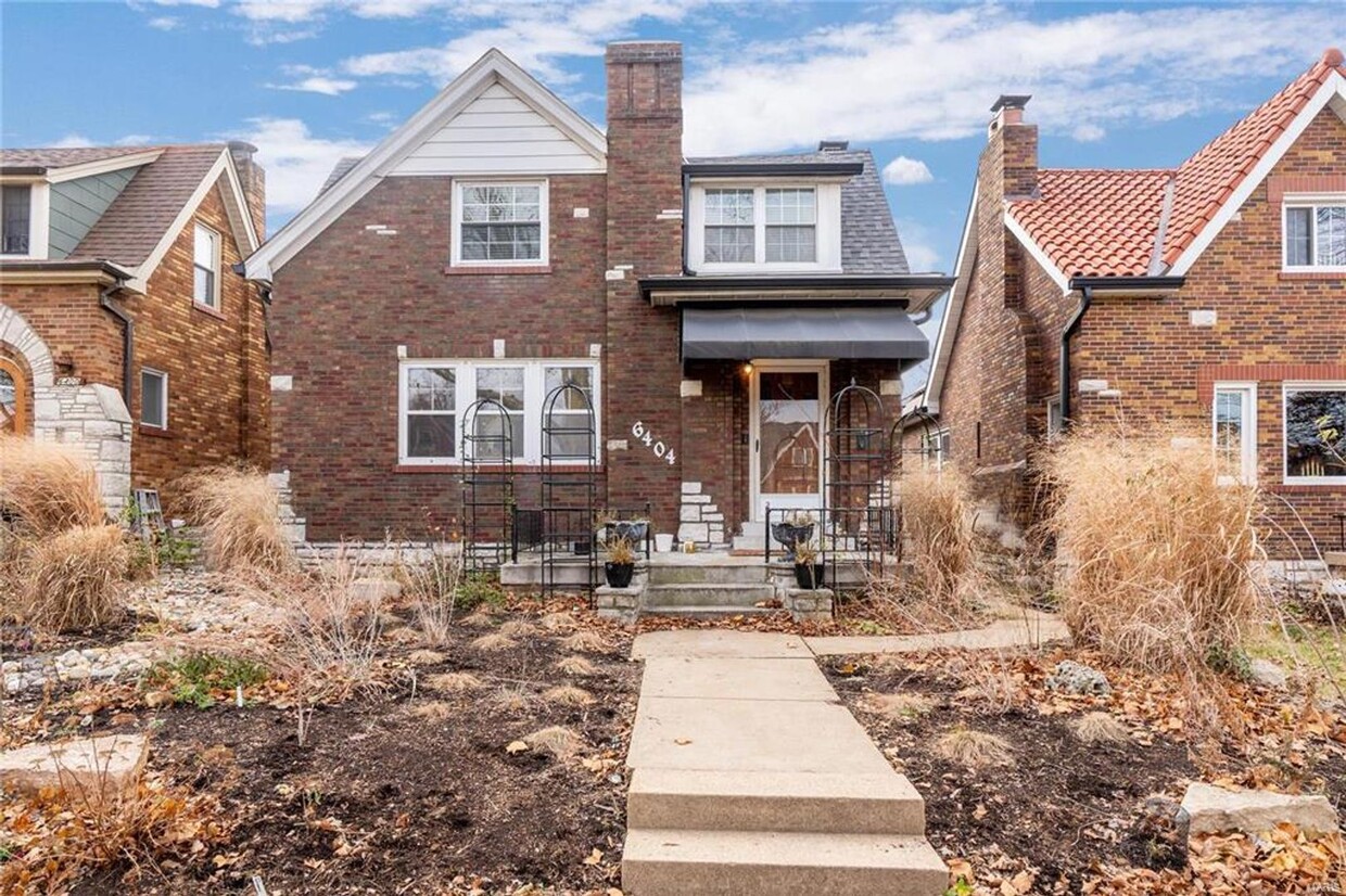 Foto principal - This charming gingerbread home in St. Loui...